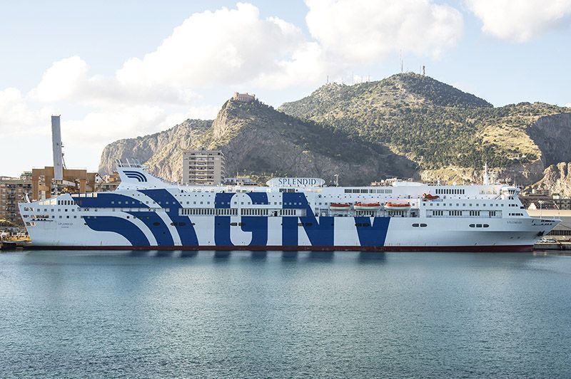 O ferry Splendid foi transformado em hospital flutuante para ajudar no combate ao coronavírus em Gênova