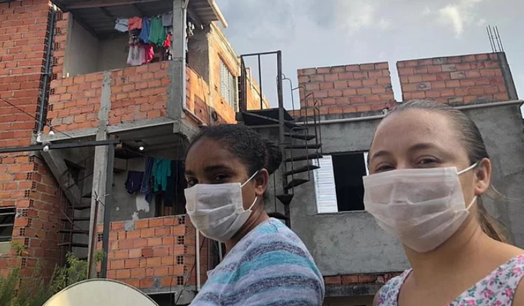 Projeto de mulheres distribui marmitas a famílias em Paraisópolis