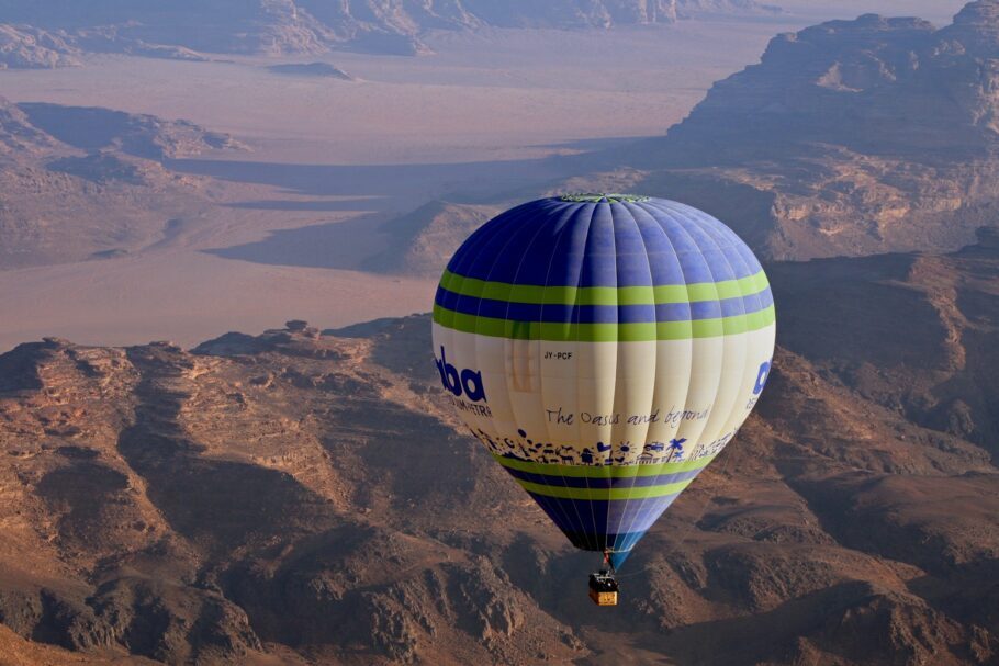Passeio de balão é uma das atrações para fazer na Jordânia