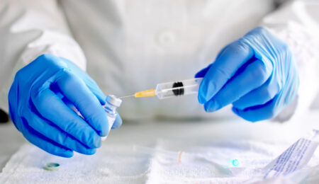 Teste de vacina contra o coronavírus começou com resultados positivos nos EUA