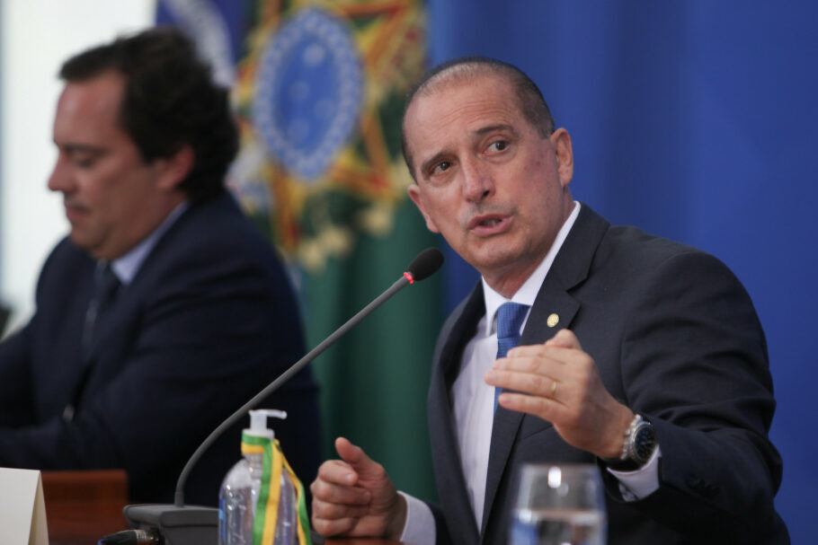 O ministro Onyx Lorenzoni e o deputado Osmar Terra conversaram sobre a substituição do ministro Luiz Henrique Mandetta