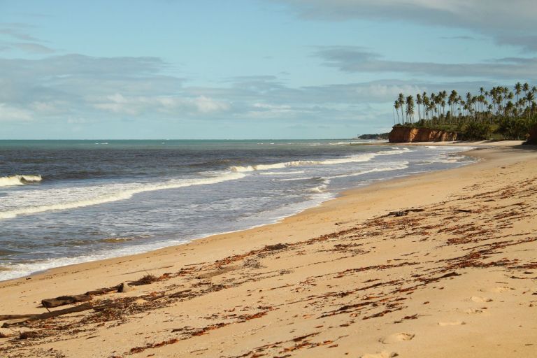 Barra do Cahy, considerada a 1ª praia do Brasil, na Bahia
