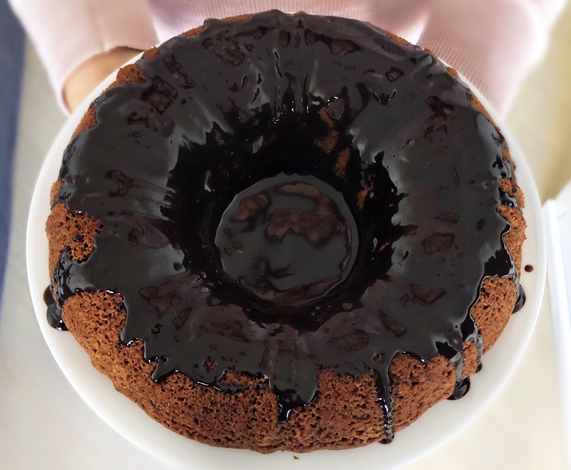 Bolo de chocolate vegano fofinho e sem glúten