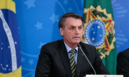 Bolsonaro não publica sansão da renda mínima e pobres seguem sem ajuda