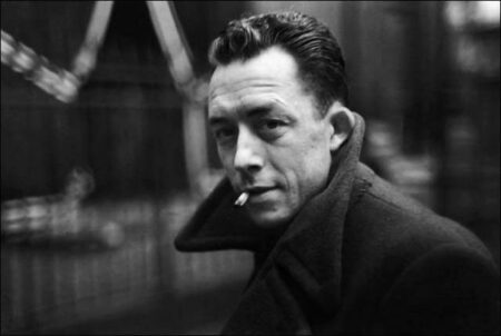 O escritor franco-argelino Albert Camus