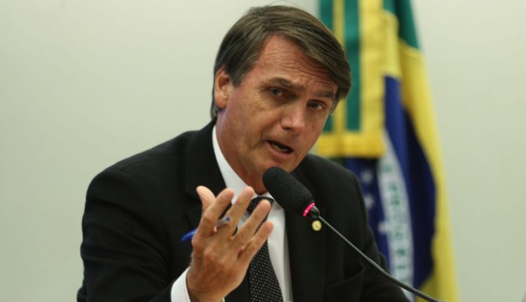 Em 27 anos de vida parlamentar, Jair Bolsonaro apresentou apenas três projetos, um de educação e dois de saúde