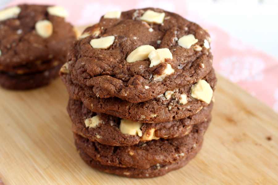 cookie caseiro perfeito com dois chocolates