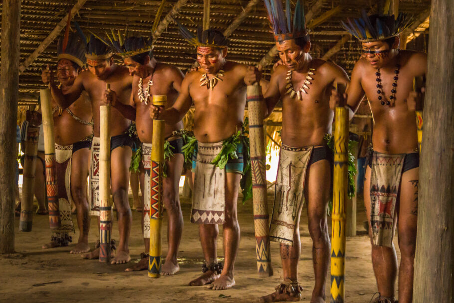 Dança na tribo indígena Dessana, no Amazonas