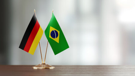 Embaixador alemão no Brasil pede que alemães retornem ao país urgentemente