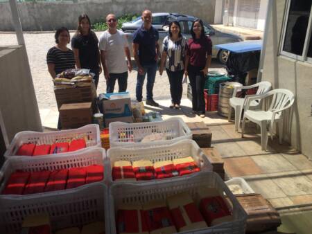 Além da doação de todo estoque de alimentos, o Grupo Amarante irá distribuir mais de 600 cestas básicas e kits com roupas de cama, mesa e banho