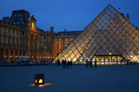 Museu do Louvre, em Paris, serve de pano de fundo em “O Código da Vinci”