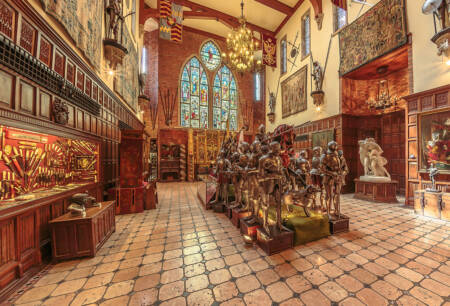 Conjunto de armaduras Maximiliana de campo para cavalo e cavaleiro, datada por volta de 1515, faz parte do acervo do Instituto Ricardo Brennand