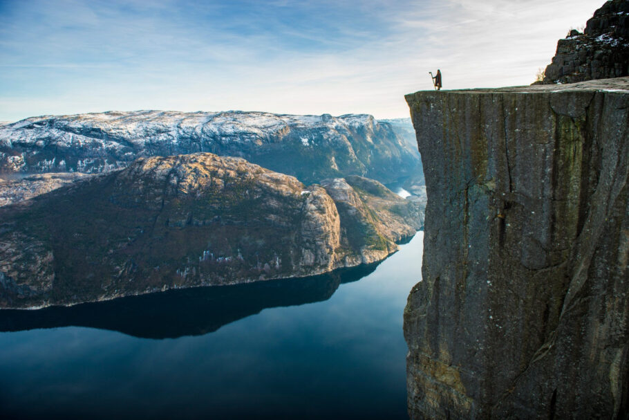 A Pulpit Rock, que fica a 604m acima do fiorde de Lyse, é uma das atrações mais famosas da Noruega