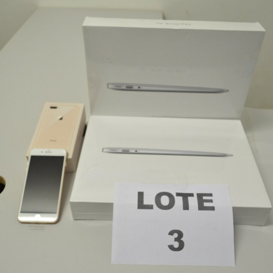 Lote 3 tem um iPhone 8 Plus e dois notebooks Macbook Air pelo valor mínimo de R$ 4.800