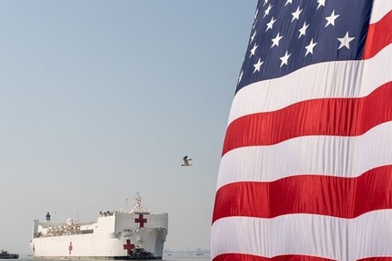 Navio-hospital da Marinha chega a Nova York para tratamento de vítimas do coronavírus – Casa Branca/reprodução