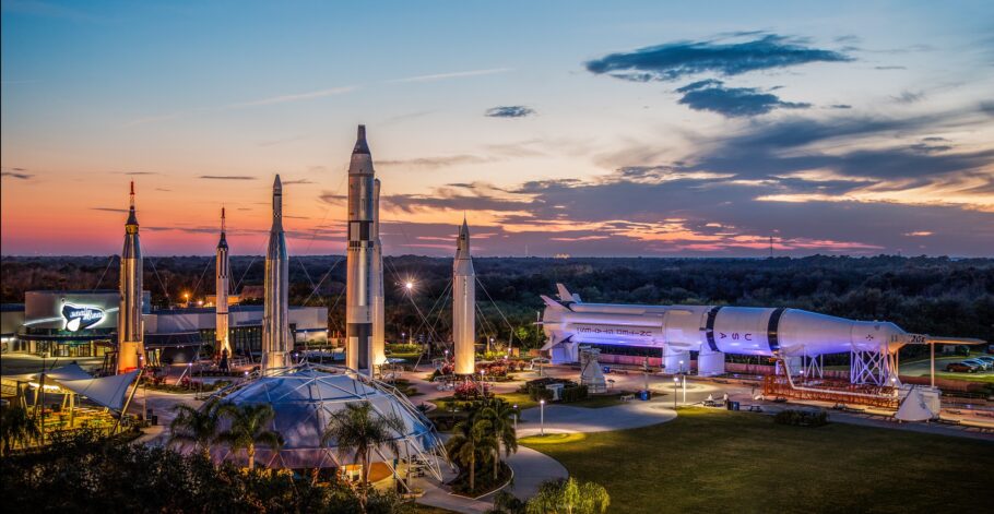 Vista do Jardim de Foguetes, uma das atrações do Nasa Kennedy Space Center Visitor Complex, na Flórida