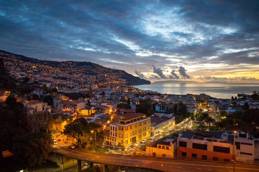  Vista panorâmica de Funchal. capital da ilha da Madeira