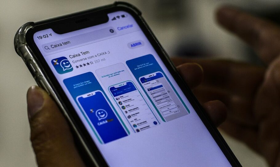 Nubank e PicPay alegam falha no app Caixa TEM durante transferência do auxílio emergencial