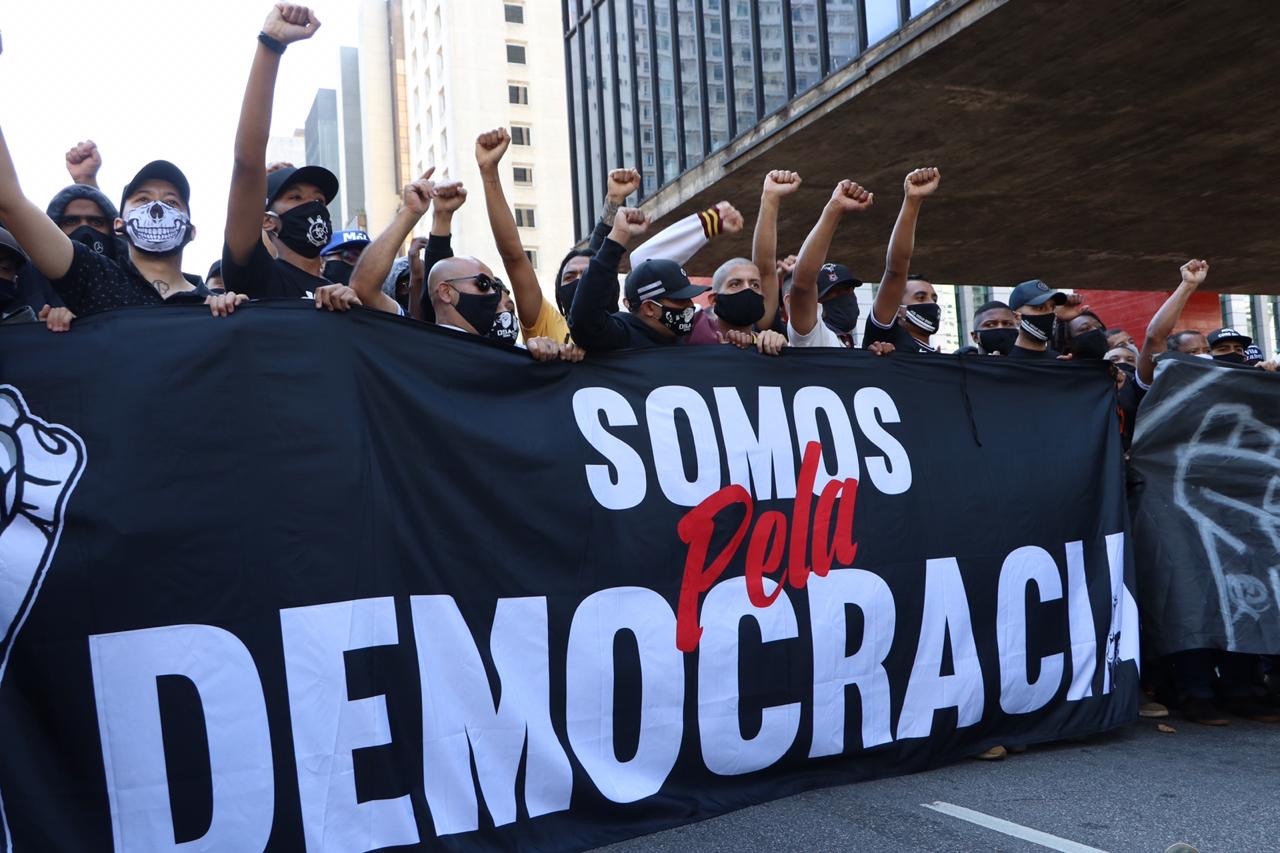 Corintianos reunidos na Avenida Paulista durante ato pela democracia no último dia 31 de maio – Pam Santos/Fotos Públicas