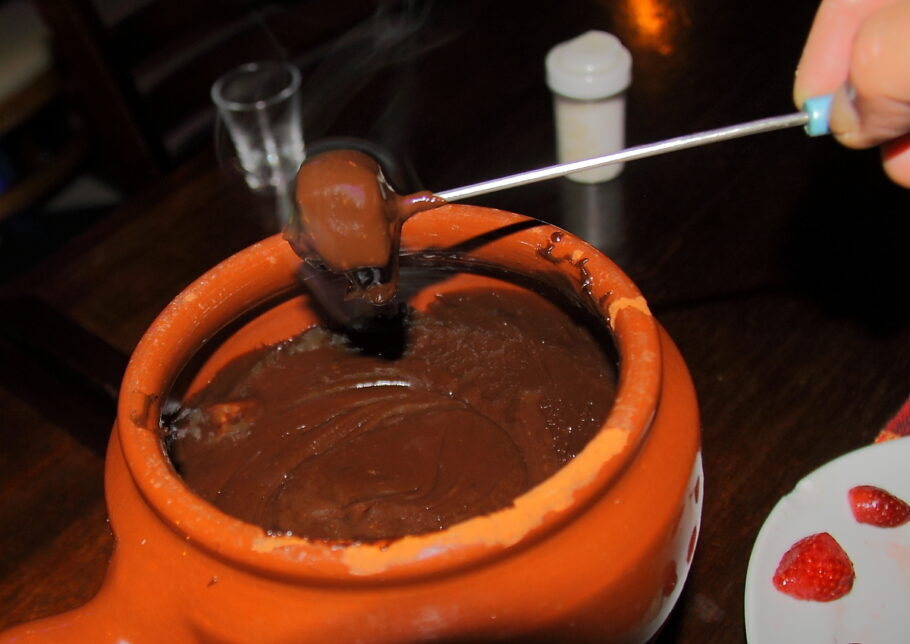 Armazém Restaurante serve um dos melhores rodízios de fondue de Monte Verde