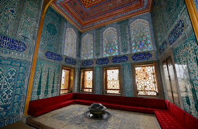 Interior do palácio Topkapi com os azulejos feitos a mão