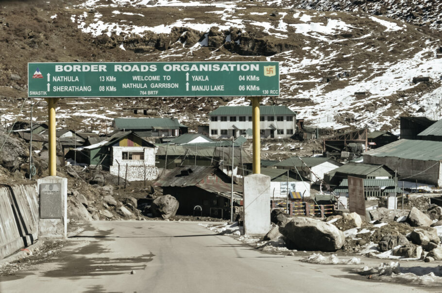 Estrada de Nathu La, no Himalaia, que liga o estado indiano Sikkim à região do Tibete, na China