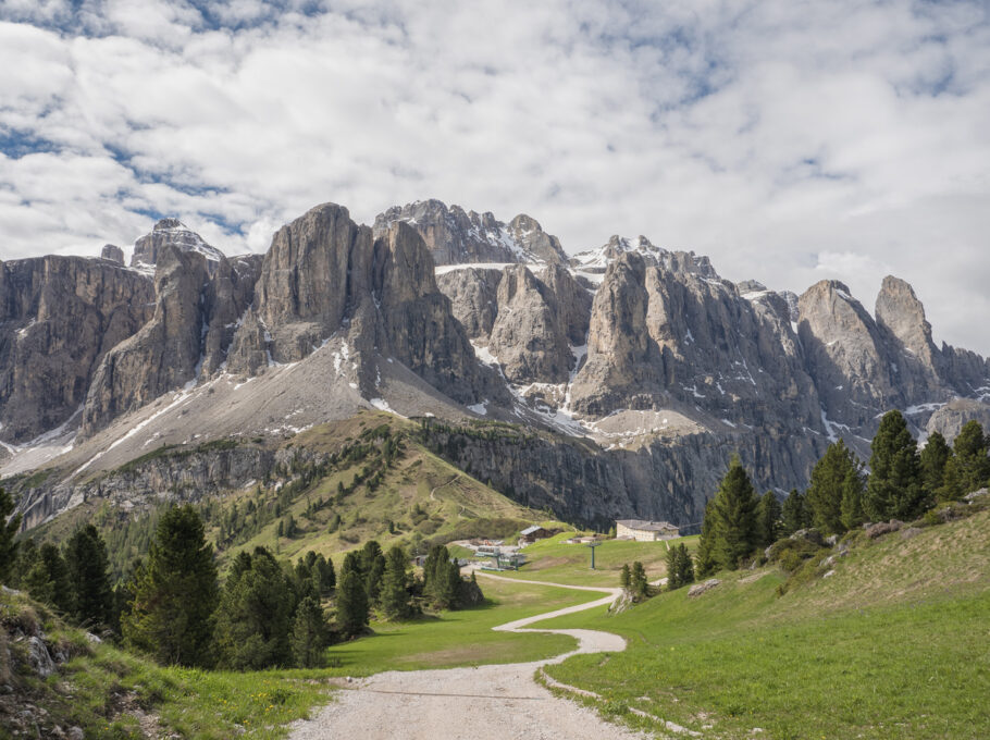 As Dolomitas, cadeia montanhosa nos Alpes italianos, são algumas das paisagens que será possível contemplar durante a megatrilha