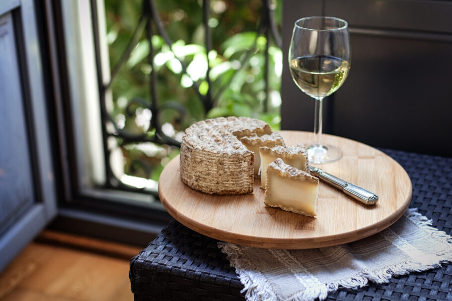 Um bom vinho e queijo cai bem em qualquer estação do ano.
