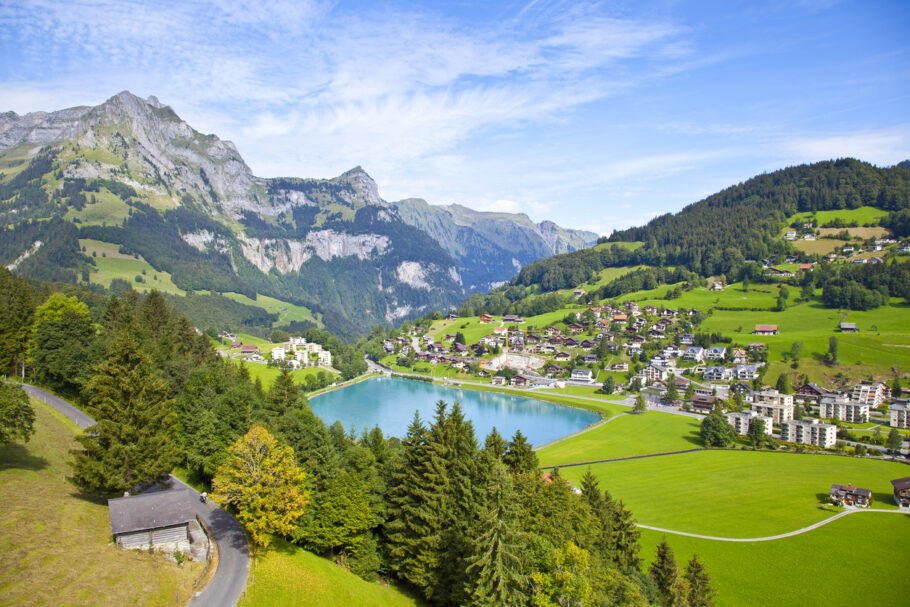 Vista panorâmica do vilarejo de Engelberg, na Suíça Central