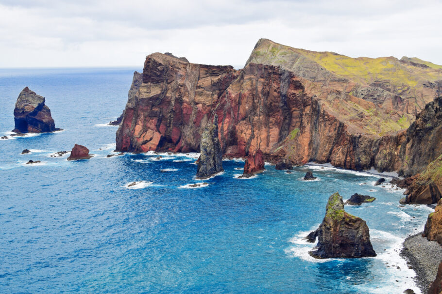 Neste ponto é possível observar tanto a costa norte quanto a costa sul da ilha da Madeira