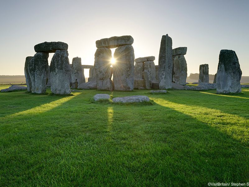 Com mais de 5 mil anos, Stonehenge é formado por pedras que chegam a pesar quase 50 toneladas cada