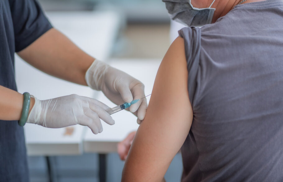 Vacina de Oxford está sendo testada em São Paulo