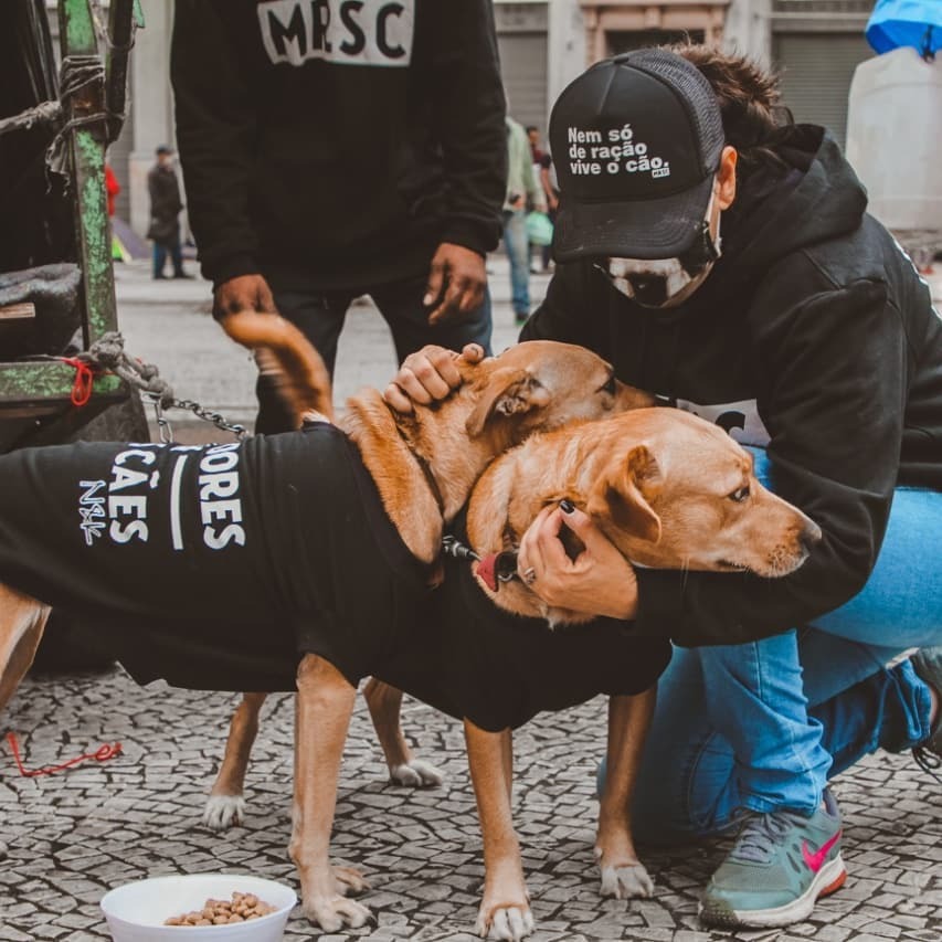  Movimento Sou de Algodão e a ONG Moradores de Ruas e seus Cães vão distribuir 800 peças de moletons