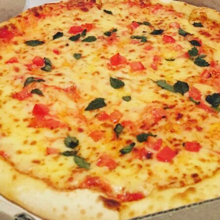Pode pedir a pizza: não há evidência de alimentos transmitirem covid-19