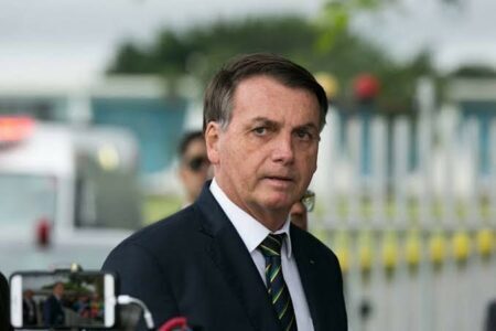 Bolsonaro testa positivo para covid-19