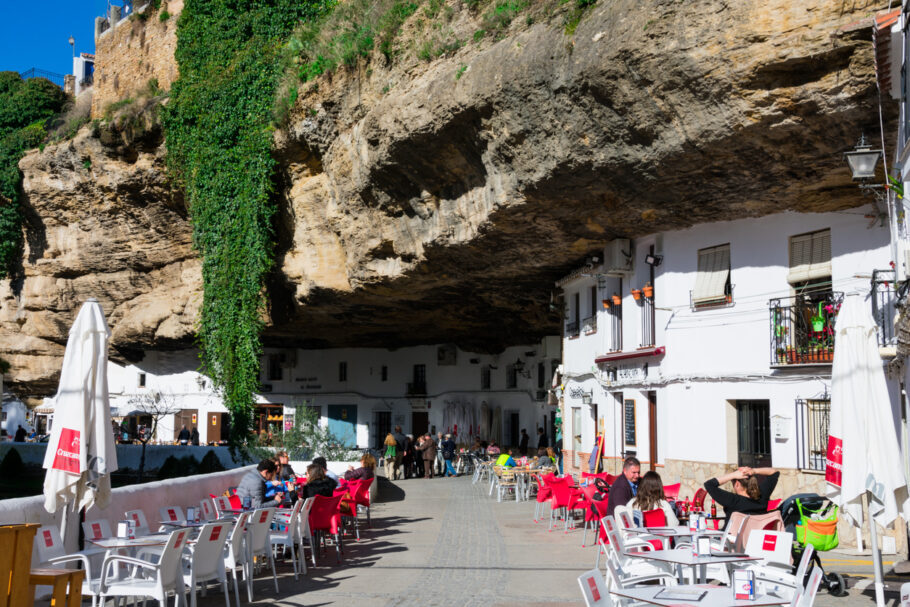 Setenil de las Bodegas foi eleita a rua mais bonita do mundo