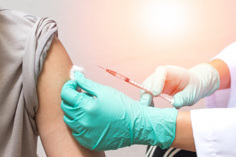Processo de triagem vai selecionar 9 mil voluntários para testar a vacina chinesa