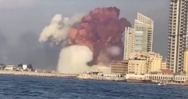Grande explosão atinge zona portuária de Beirute, no Líbano
