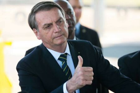 Bolsonaro está incentivando população a se infectar com a covid-19; por quê?