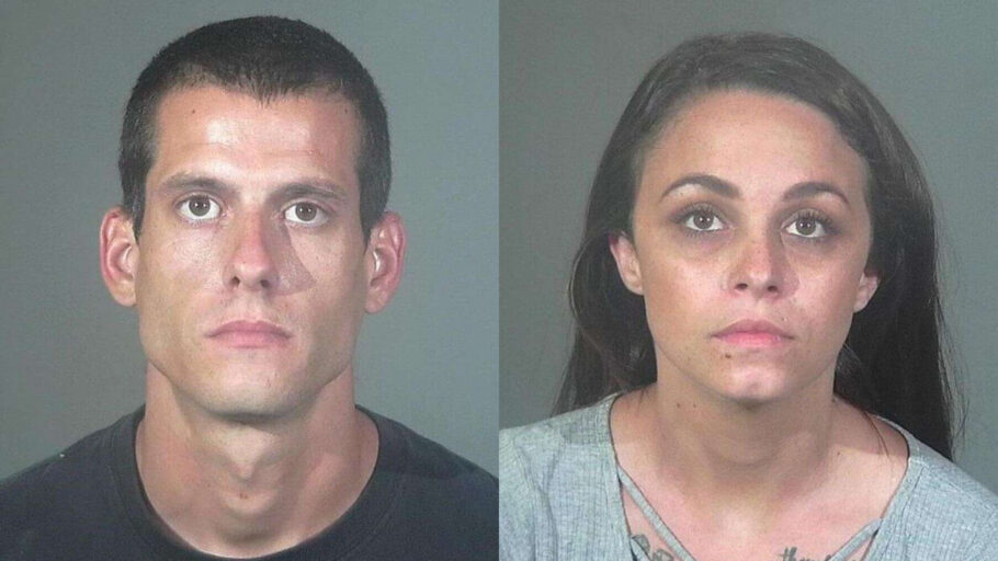 O casal Mugshots de Gregory e Rachel Howell, preso por ofensas racistas e fazer saudação nazista na Califórnia