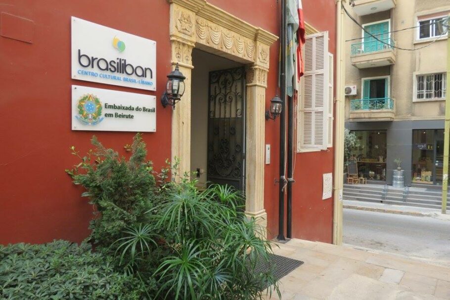 Fachada da embaixada do Brasil, em Beirute, no Líbano