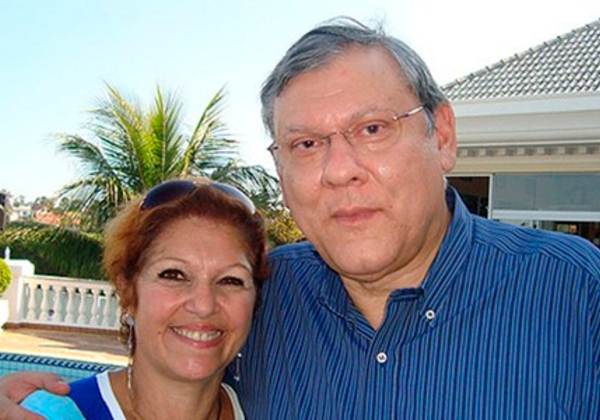  Casada com o apresentador há 42 anos, Lenice Chame Magnoni Neves lutava contra tumor no pâncreas