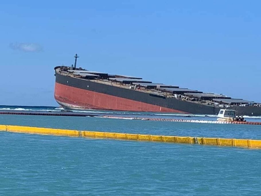 O navio MV Wakashio viajava da China para o Brasil quando encalhou nas  Ilhas Maurício
