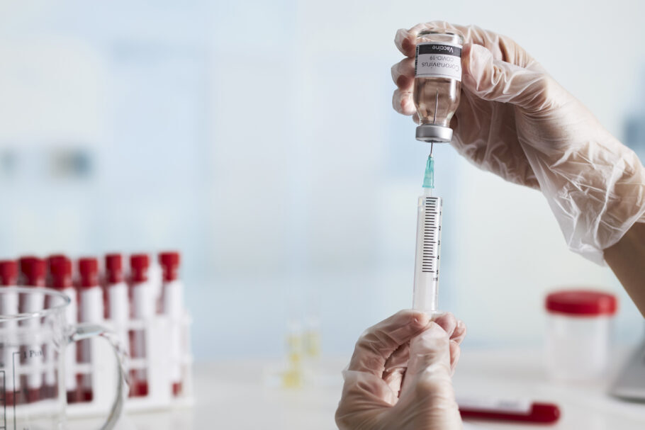 Primeiro lote da vacina russa está previsto para setembro