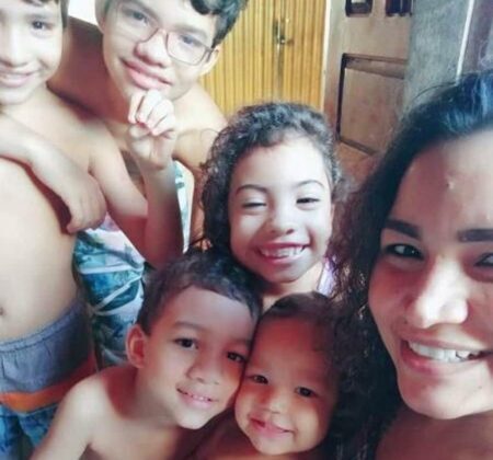 Samara Melão e seus filhos