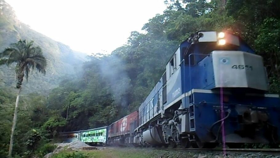  Empresa Serra Verde Express é a responsável pelo passeio turístico de trem entre Curitiba e Morretes, no Paraná