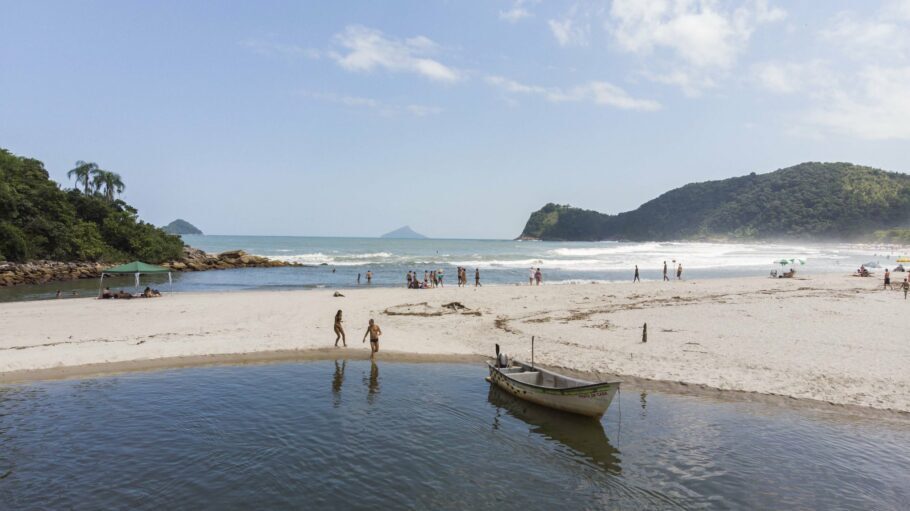 Praia do Camburi, em São Sebastião, no litoral Norte de São Paulo