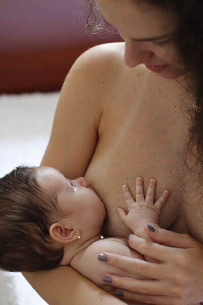 Aleitamento materno produz muitos efeitos benéficos