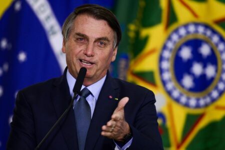 Bolsonaro se compara a Jesus e distorce informações sobre a pandemia