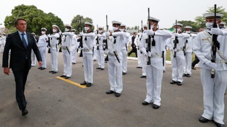 Militares chamam Bolsonaro de ‘traidor’ em formatura de sargentos no RJ
